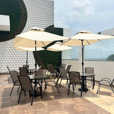 Puerto Santa Ana Suites Гуаякиль Экстерьер фото