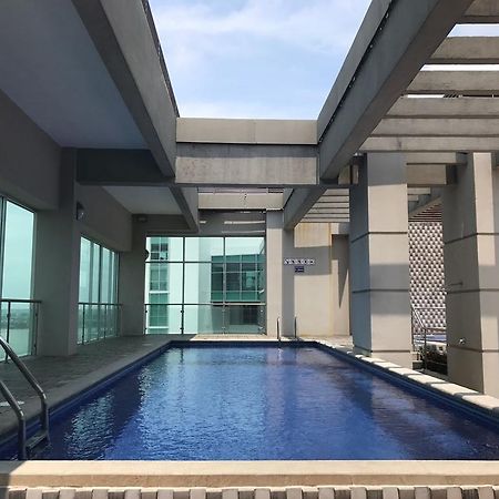 Puerto Santa Ana Suites Гуаякиль Экстерьер фото