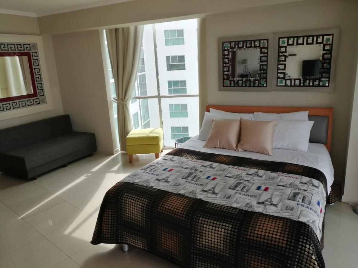Puerto Santa Ana Suites Гуаякиль Экстерьер фото