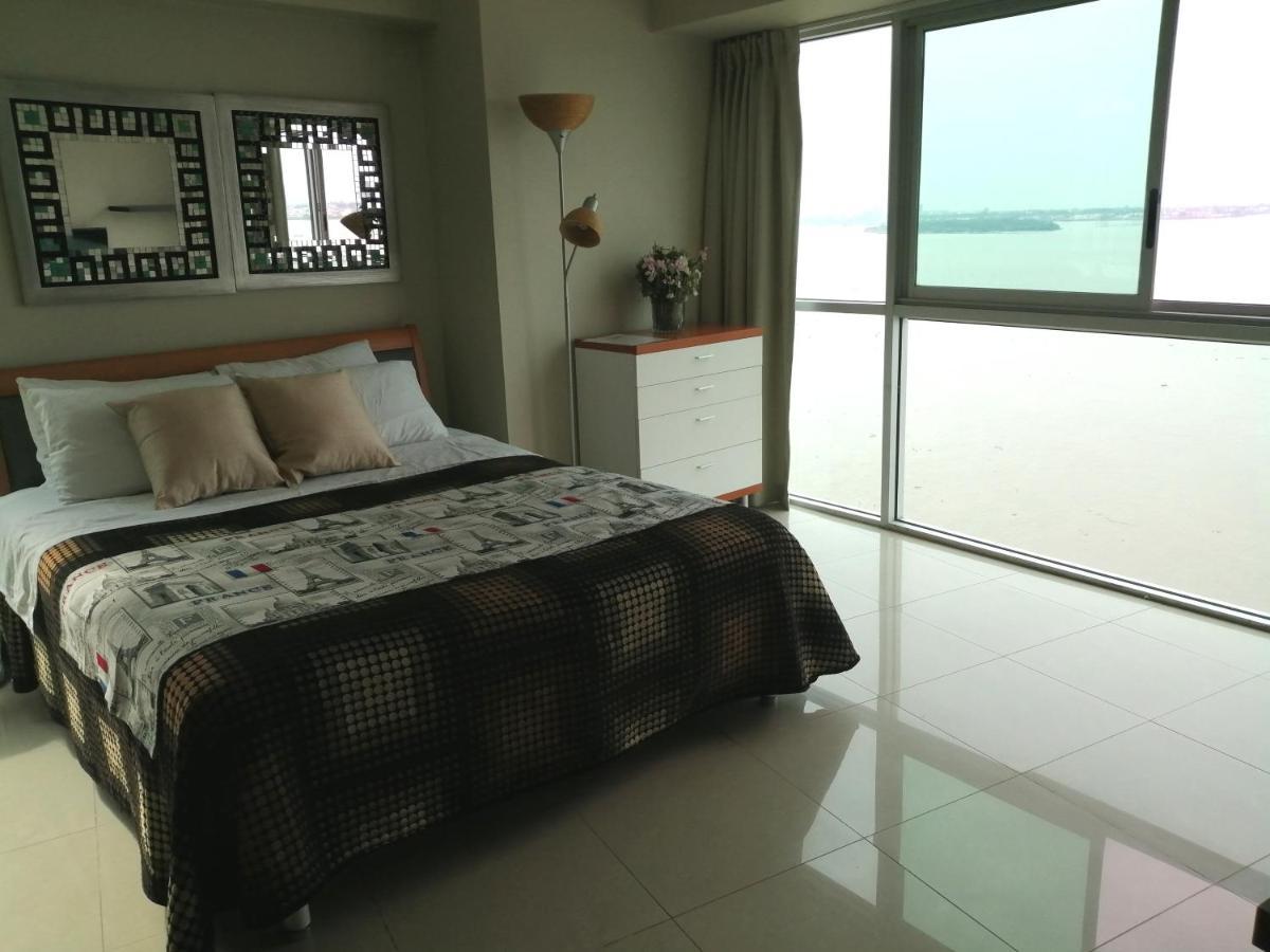Puerto Santa Ana Suites Гуаякиль Экстерьер фото