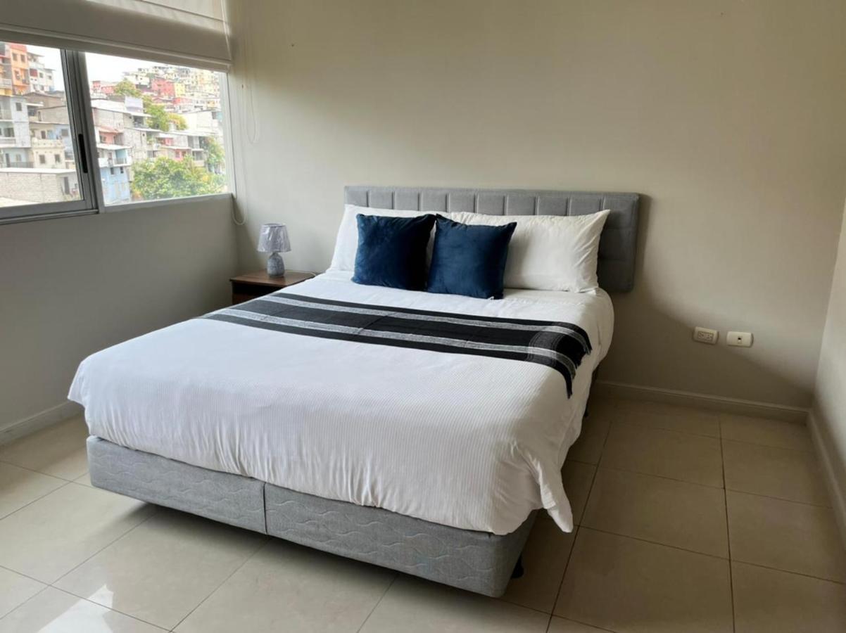 Puerto Santa Ana Suites Гуаякиль Экстерьер фото