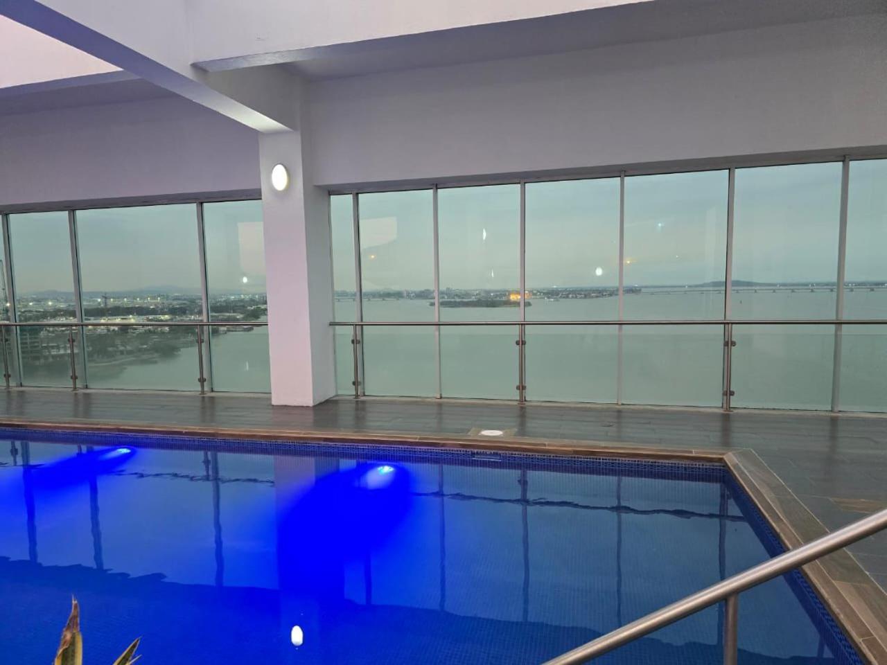 Puerto Santa Ana Suites Гуаякиль Экстерьер фото