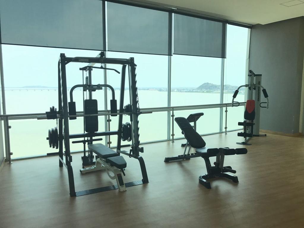 Puerto Santa Ana Suites Гуаякиль Экстерьер фото